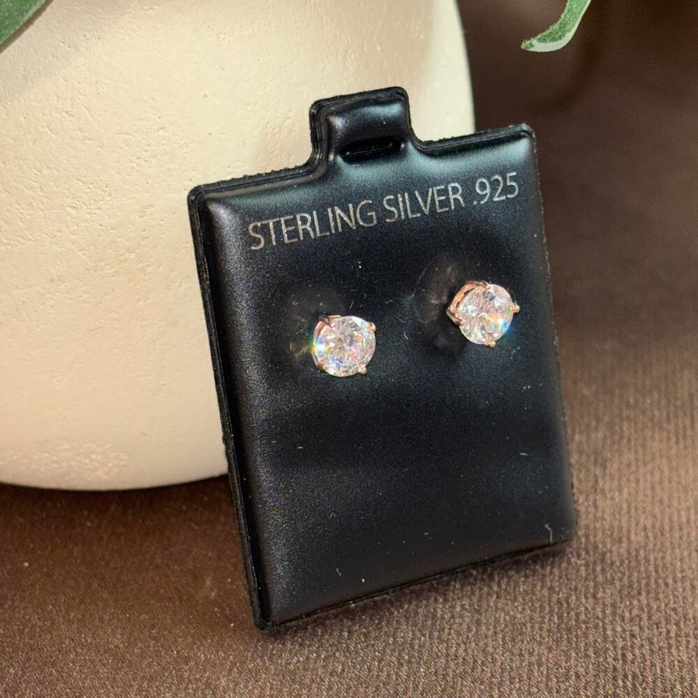 💚 Sterling silver 925 stud earrings